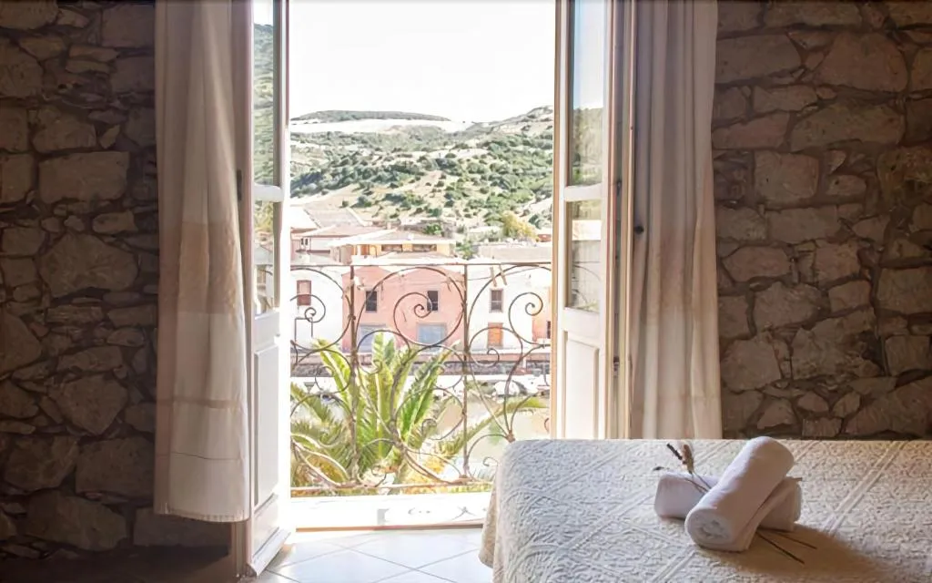 Room, Corte Fiorita, Alghero
