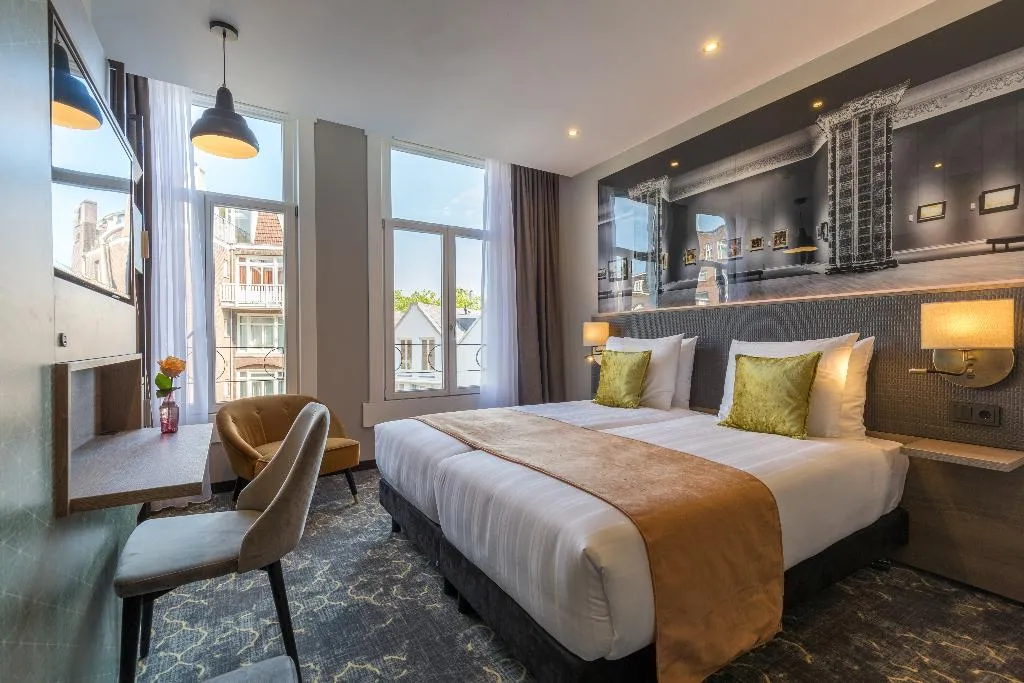 Double or Twin DELUXE Room, Leonardo Hotel Amsterdam Museum Quarter, Amsterdam