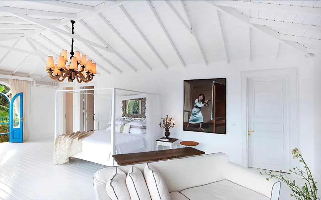Room, Sabrina's Haus, Dalaman