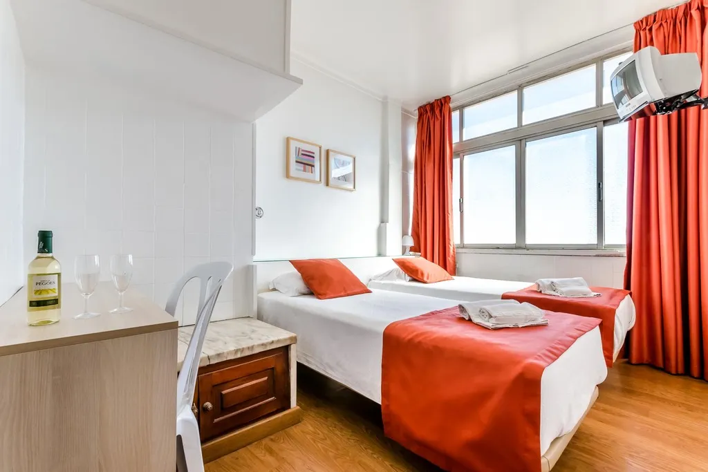 Double or Twin WITH SHARED BATHROOM Room, Jardim da Amadora, Lisbon