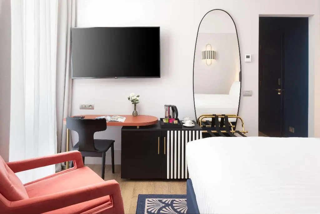 Double or Twin CLASSIC KING BED Room, Anglo American Hotel Florence, Curio Collection, Florence