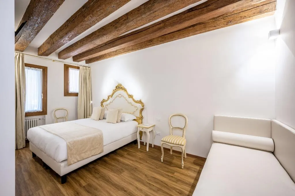 APARTMENT ONE BEDROOM TWO BATHROOMS Room, Palazzo Paruta, Venice