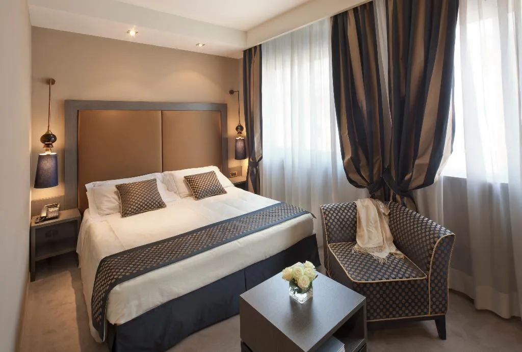 DOUBLE SUPERIOR Room, Hotel Mozart, Milan