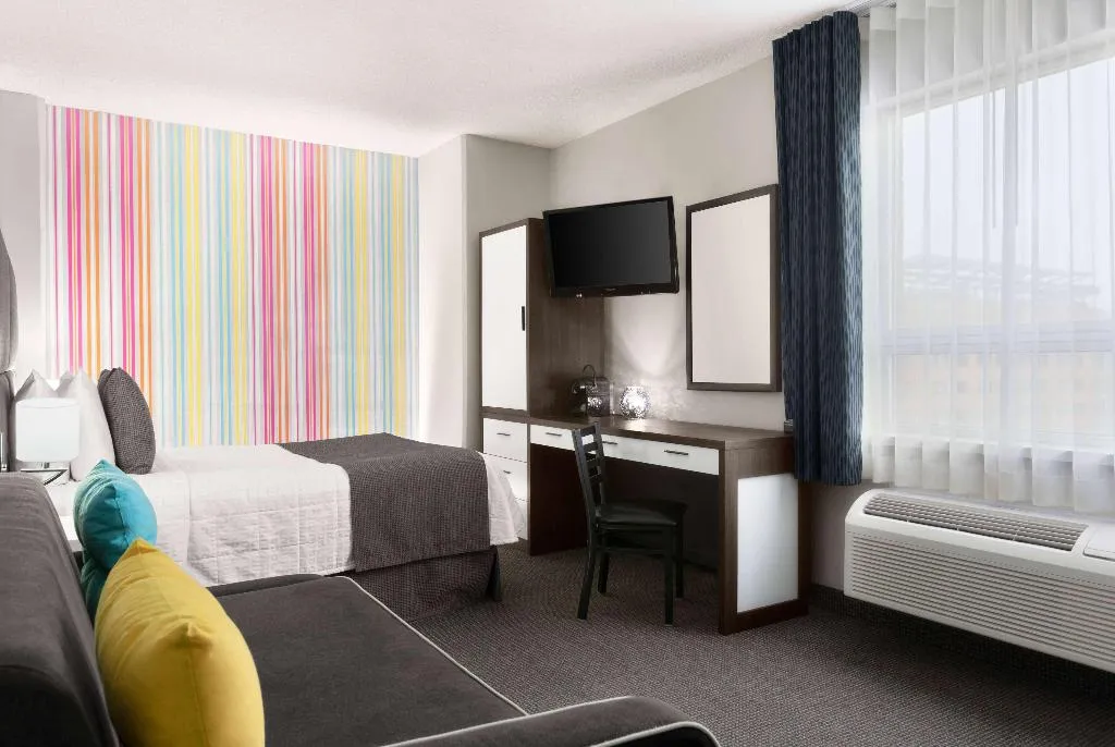 DOUBLE QUEEN BED NON SMOKING Room, Travelodge by Wyndham Montreal Centre, Montreal, Quebec