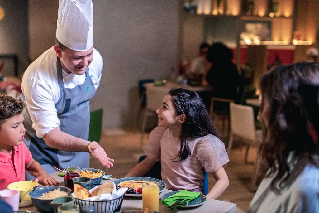 Restaurant, Holiday Inn Hotel & Suites Dubai Science Park, Dubai