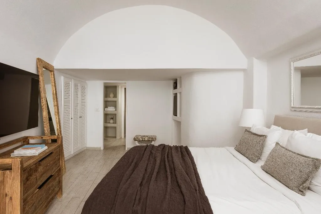 JUNIOR SUITE STANDARD Room, Aqua Luxury Suites, Santorini