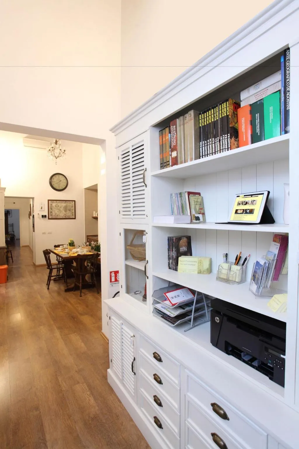 Lobby, Napolipietrasanta, Naples