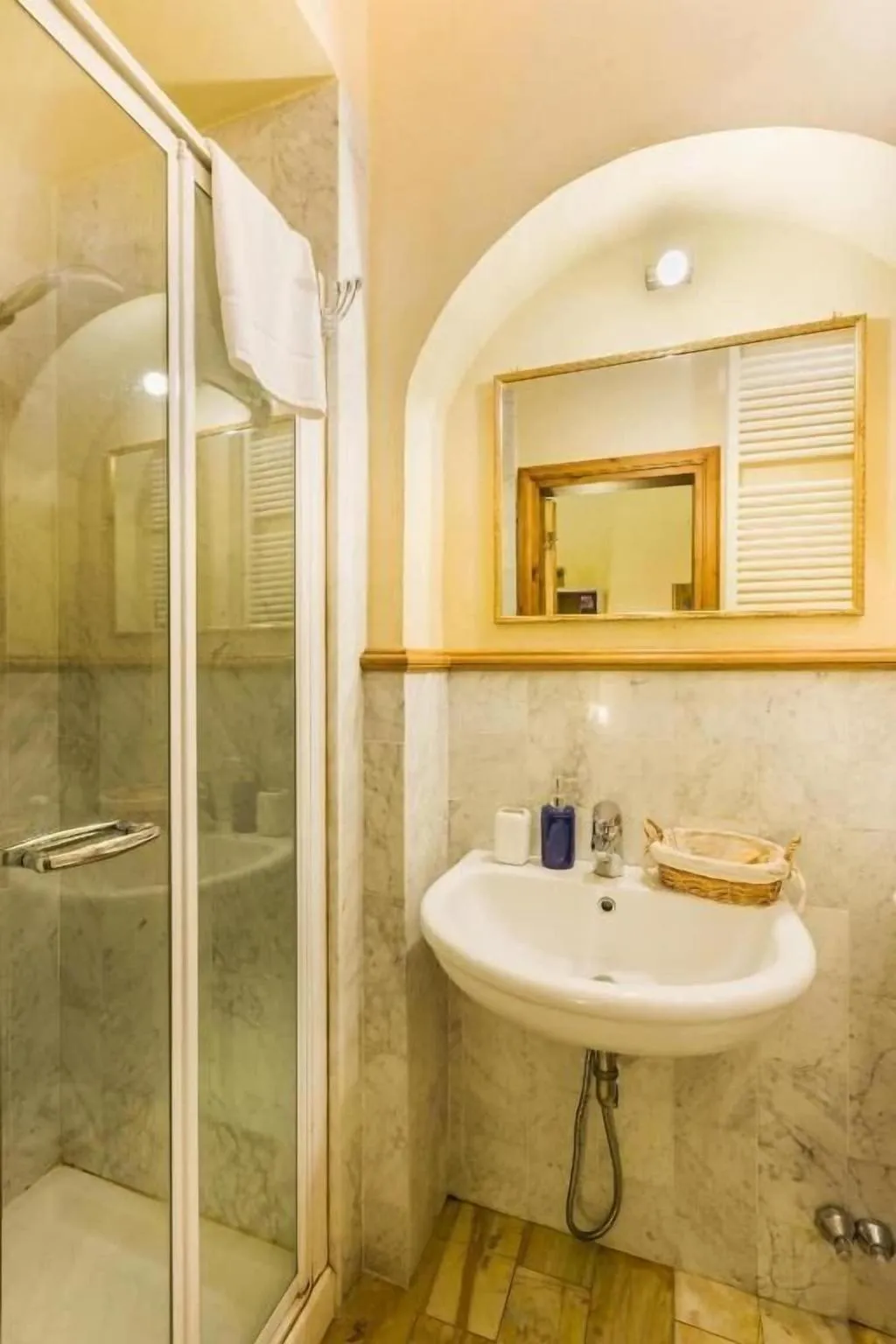 Room, Cavour 10, Florence
