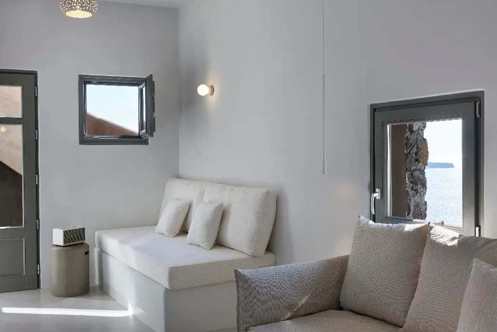 SUITE SEA VIEW WITH PRIVATE POOL Room, Old Castle Oia by Mr and Mrs White, Santorini