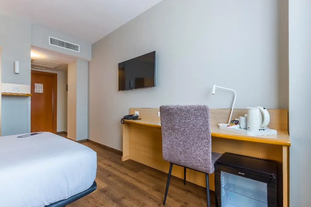 DOUBLE STANDARD Room, Travelodge Madrid Alcala de Henares, Madrid