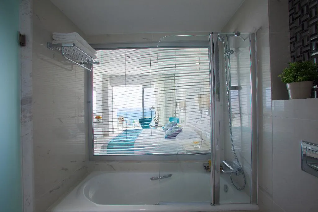 SUITE WITH TERRACE Room, King Evelthon Beach Hotel & Resort, Cyprus