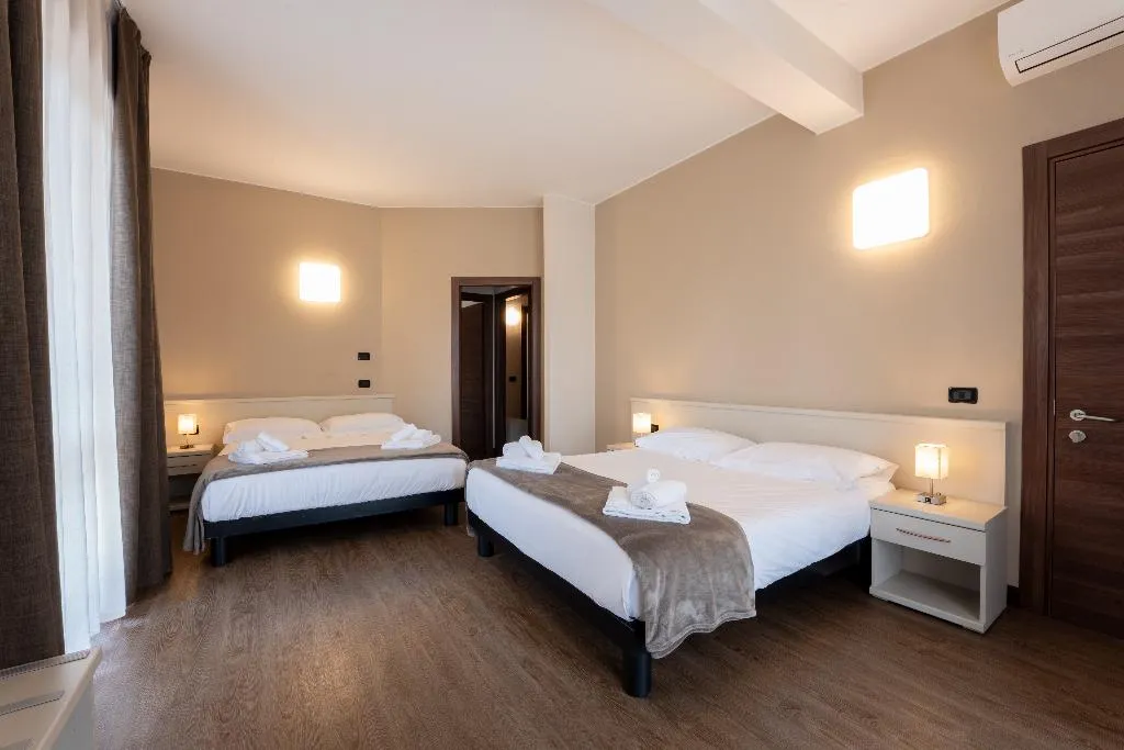 FAMILY ROOM CAPACITY 6 Room, Hotel Gardenia Sirmione, Milan