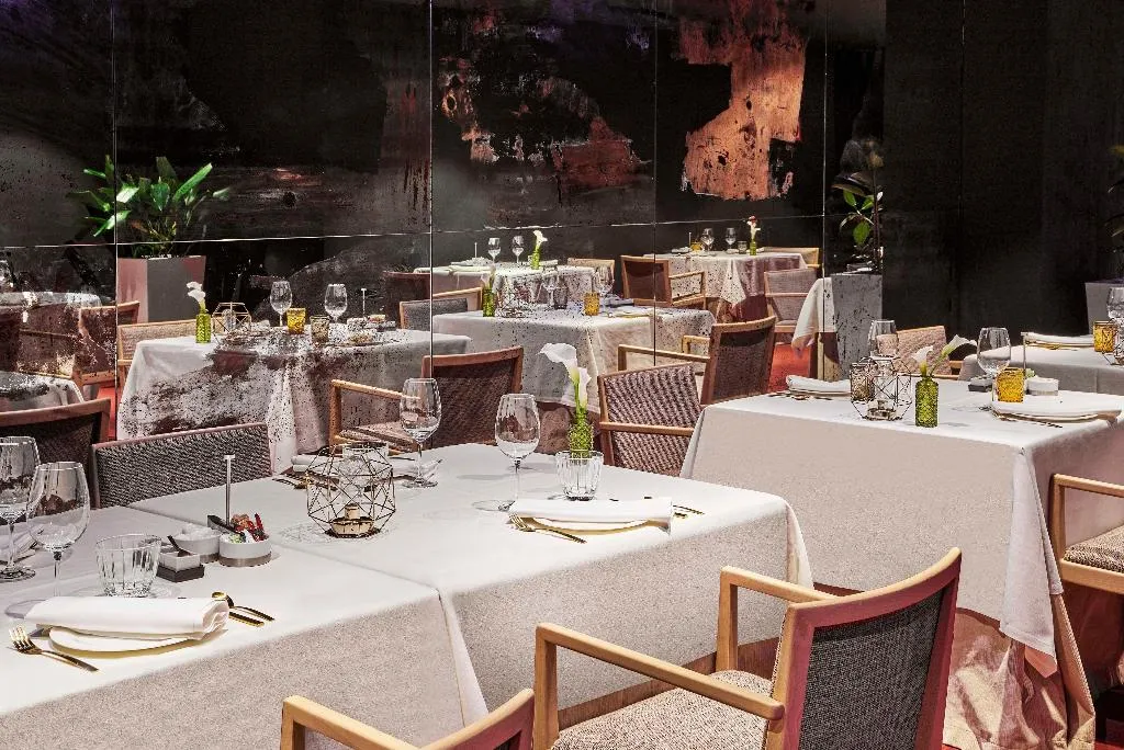 Restaurant, NH Collection Madrid Eurobuilding, Madrid