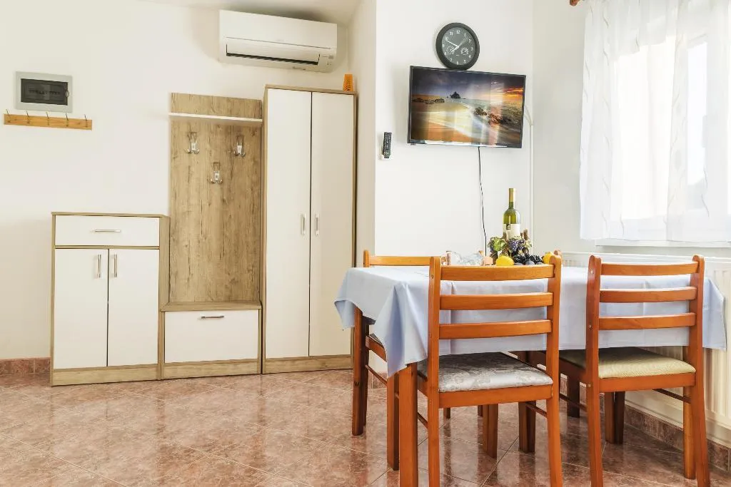 APARTMENT CAPACITY 3 Room, Apartments Danka, Istria