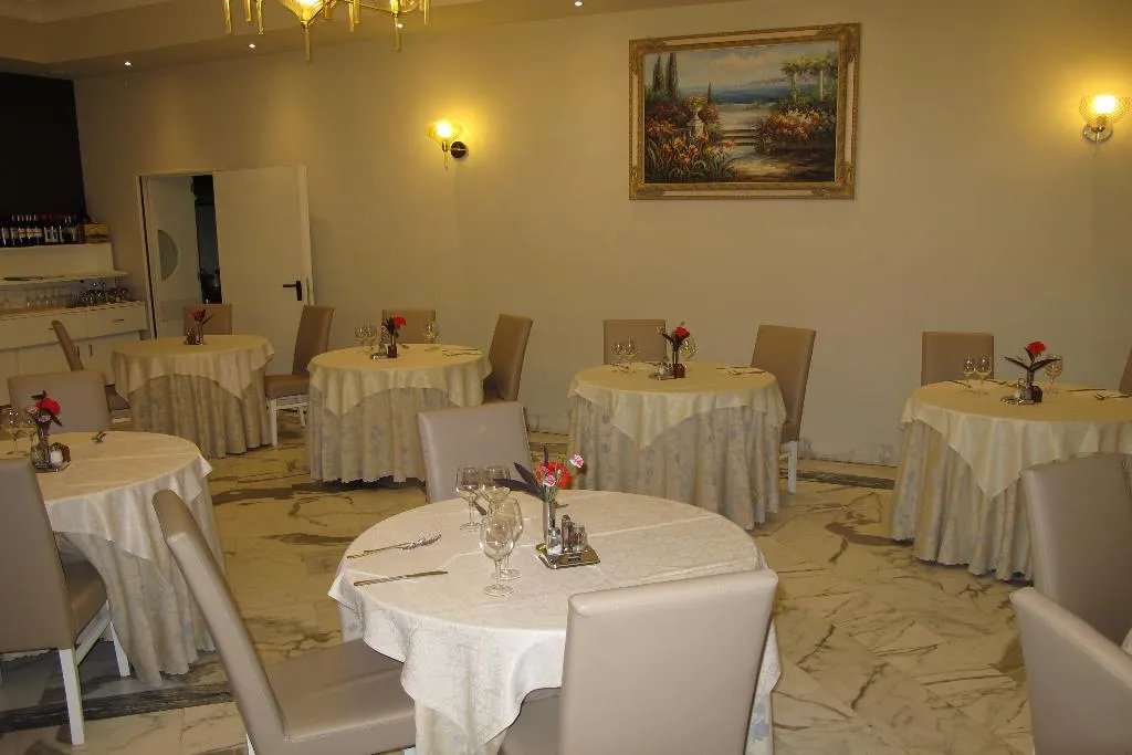 Restaurant, Club Sorrento, Naples