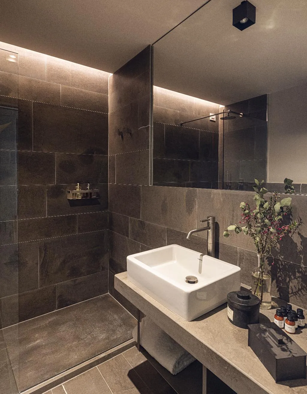 Double or Twin ONE BED Room, Promessi Sposi, Milan