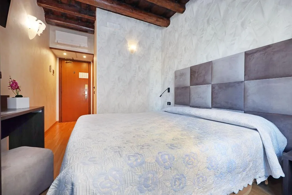 Double or Twin STANDARD Room, Rimini Hotel, Rome