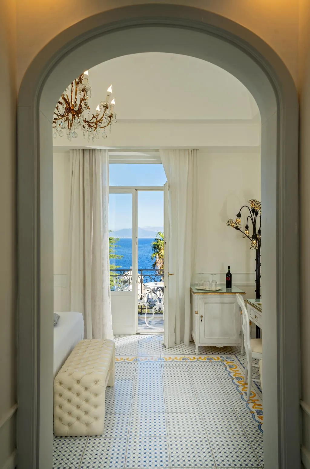 Double or Twin DELUXE WITH TERRACE Room, Luxury Villa Excelsior Parco, Naples