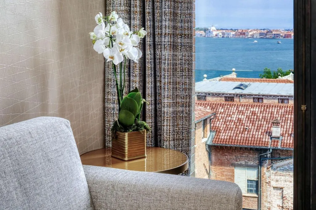 Room, Hilton Molino Stucky Venice, Venice