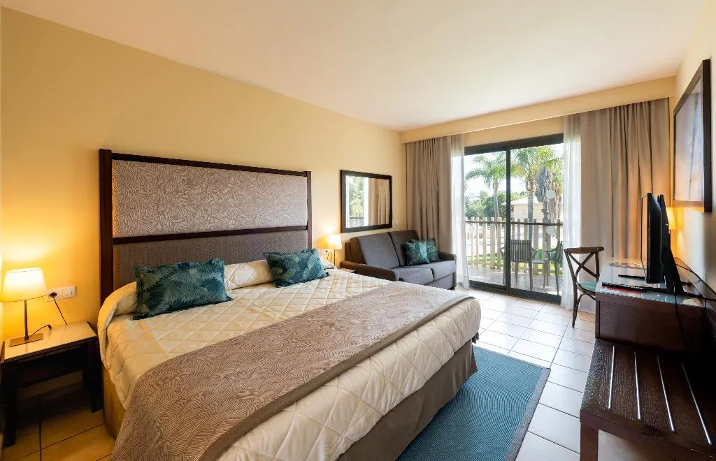 TRIPLE STANDARD Room, Portaventura Hotel Caribe + Ticket Included, Costa Dorada