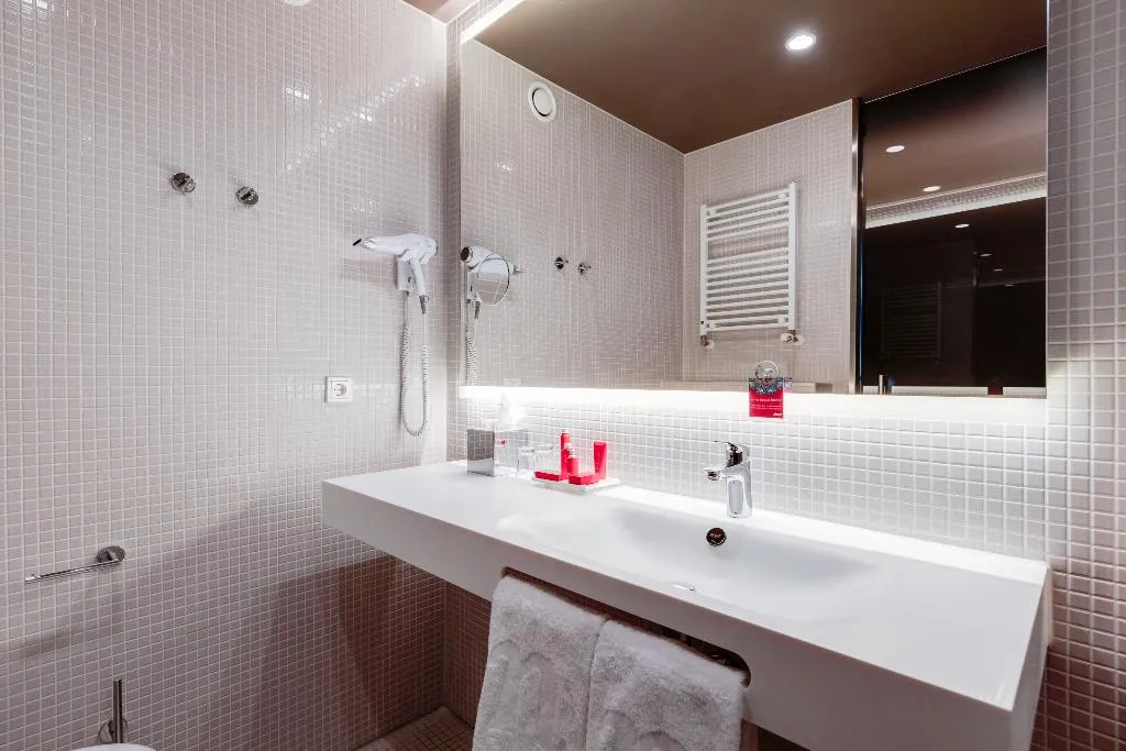 DOUBLE SINGLE USE SUPERIOR Room, nhow Amsterdam RAI, Amsterdam