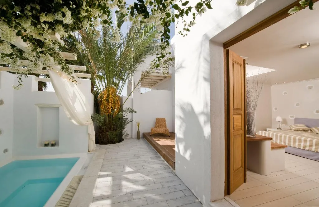 SUITE WITH JACUZZI Room, Meltemi Village, Santorini