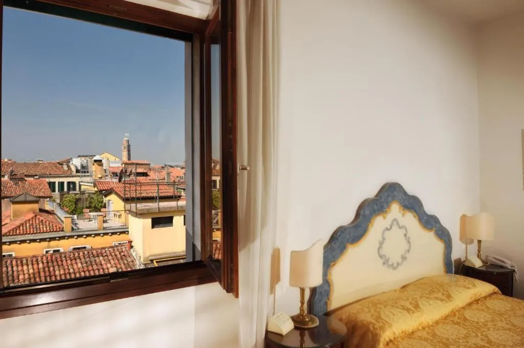 JUNIOR SUITE STANDARD Room, San Marco Palace, Venice