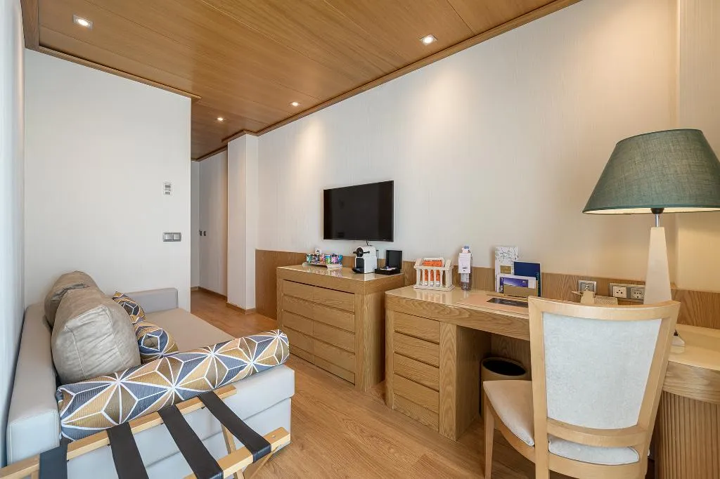 TRIPLE CLASSIC Room, Santos Las Arenas Balneario Resort, Valencia