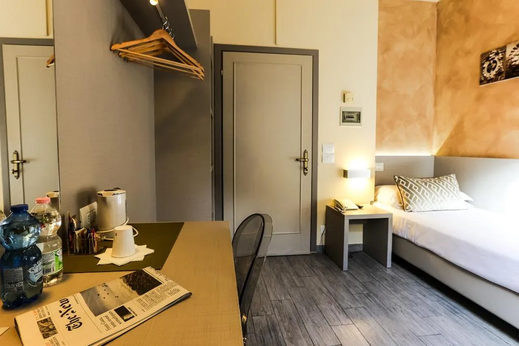 SINGLE SUPERIOR Room, Albergo Firenze, Florence
