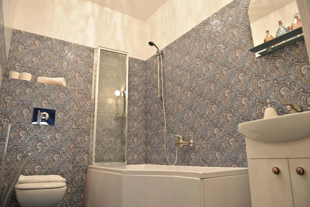 APARTMENT CAPACITY 5 TWO BEDROOMS Room, La Gioia Magic Orient Apartments, Krakow