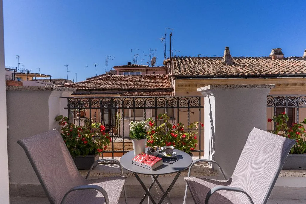 TRIPLE SUPERIOR CITY VIEW Room, Relais Trevi 95 Boutique Hotel, Rome