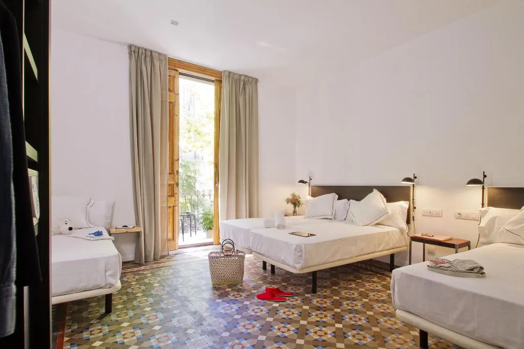 Room, Som Nit Triomf, Barcelona