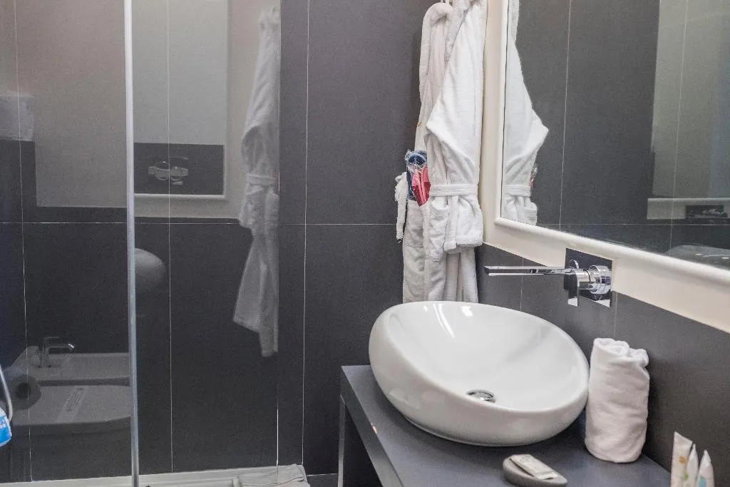 Double or Twin DELUXE WITH TERRACE Room, Majestic Palace, Naples