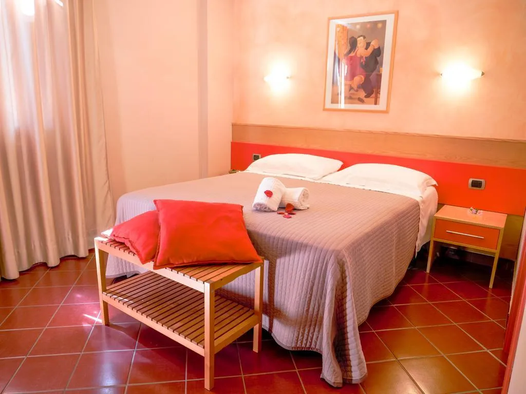 DOUBLE SUPERIOR Room, Hotel Diana Pompei, Naples