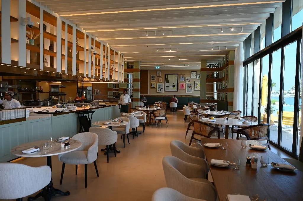 Restaurant, Hyatt Centric Jumeirah Dubai, Dubai