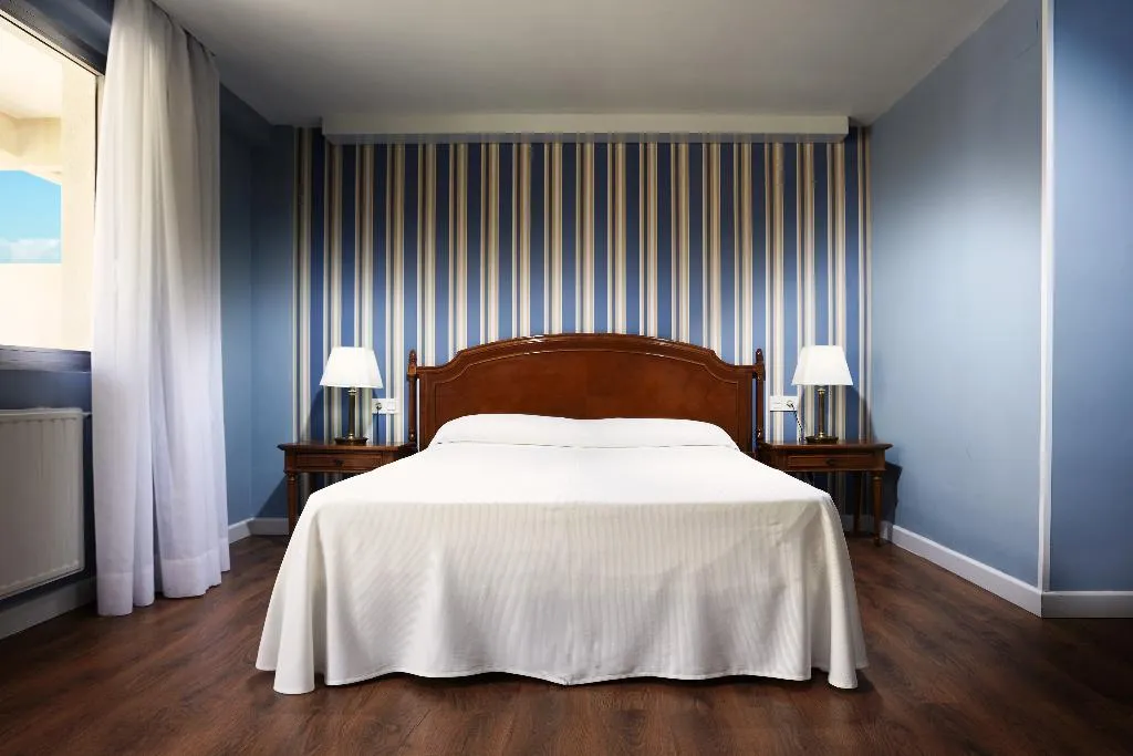 SINGLE POOL VIEW Room, La Barracuda, Costa Del Sol