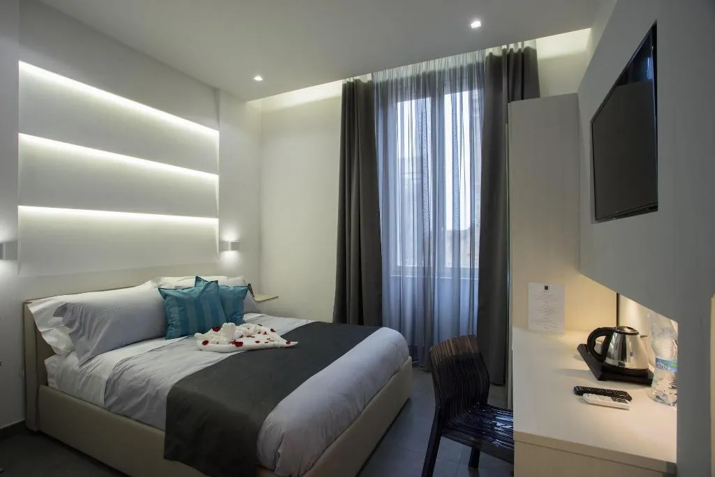 Room, Twice Naples, Naples