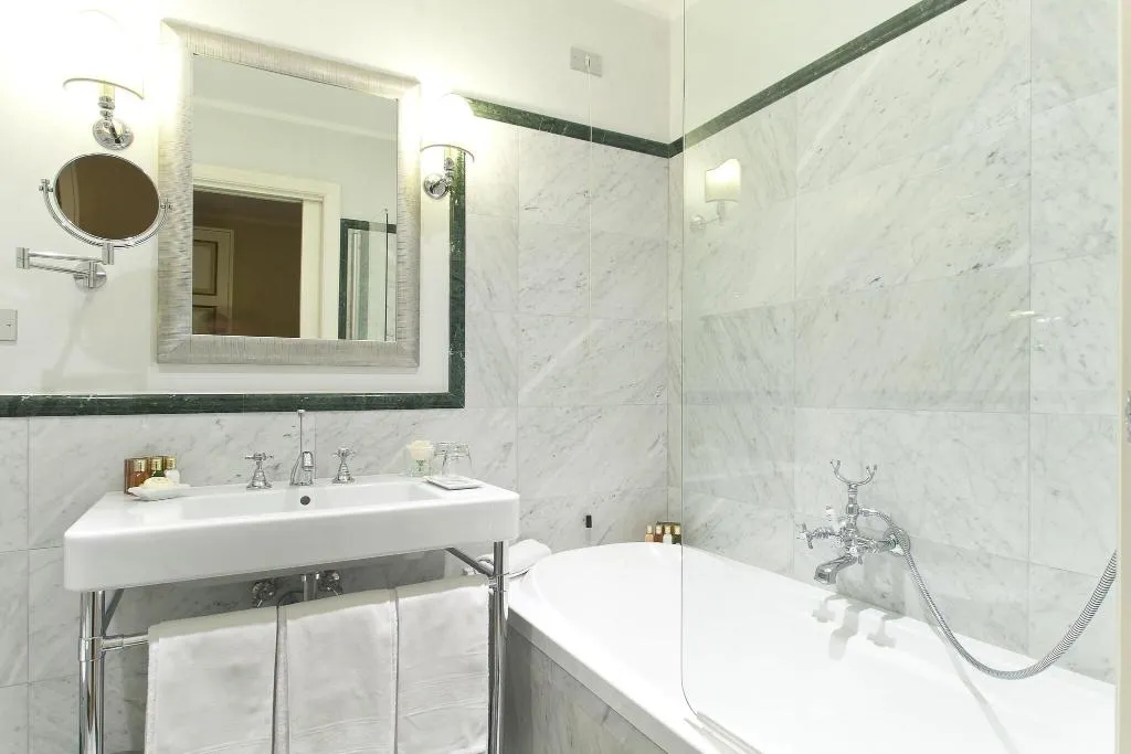 TRIPLE SUPERIOR Room, Donna Camilla Savelli - VRetreats, Rome