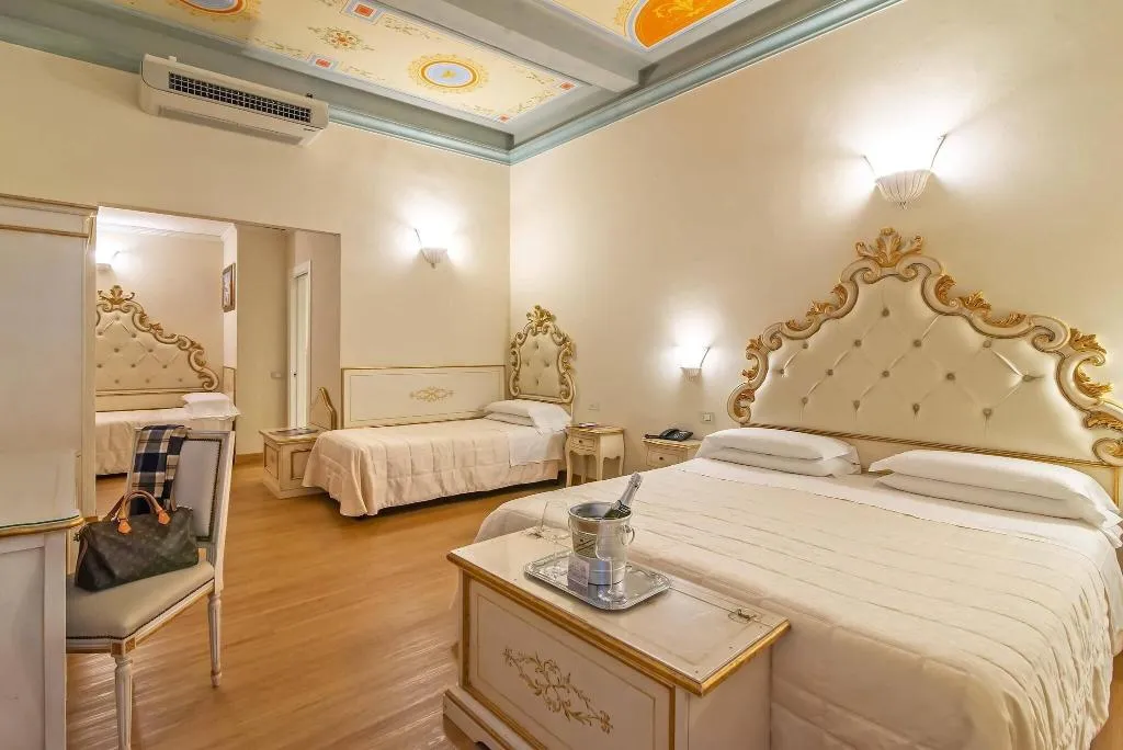 QUADRUPLE STANDARD Room, Porta Faenza, Florence