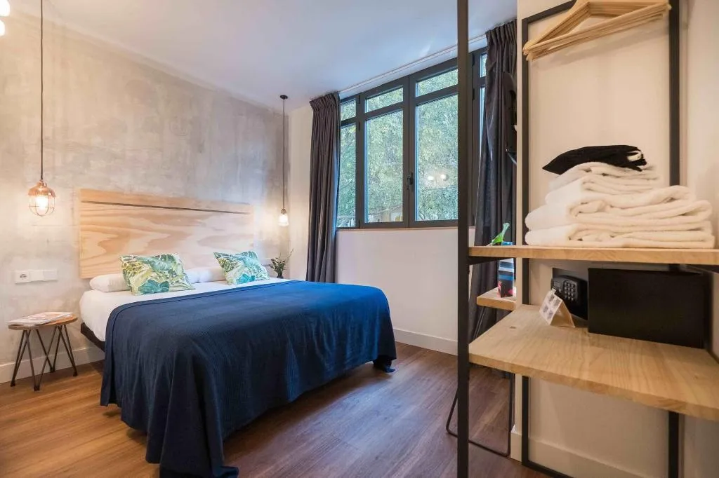 Room, Magatzem 128, Barcelona