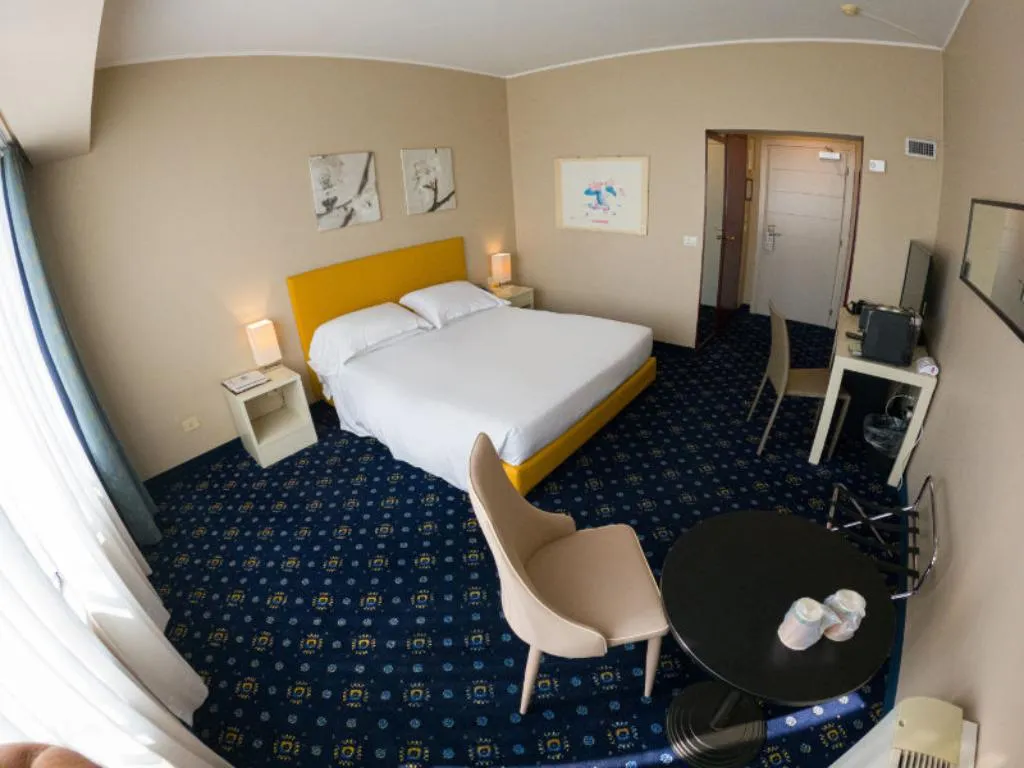 TRIPLE SUPERIOR Room, Hotel Blaise & Francis, Milan