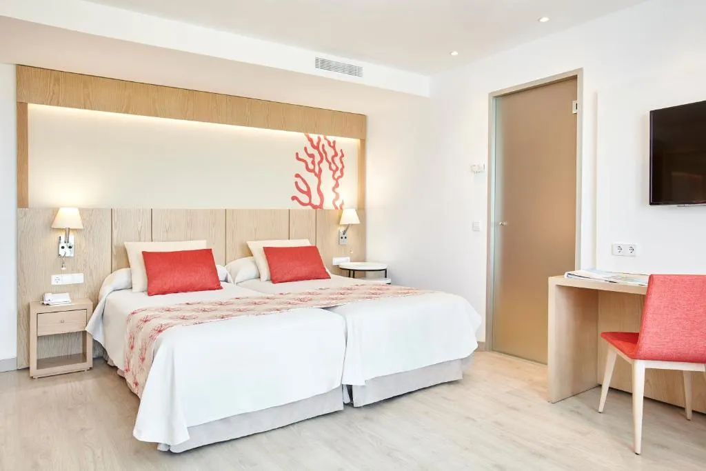 FAMILY ROOM STANDARD Room, Universal Hotel Perla, Majorca