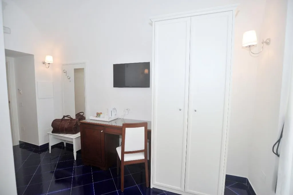 JUNIOR SUITE SEA FRONT Room, Core Amalfitano City Suites, Naples