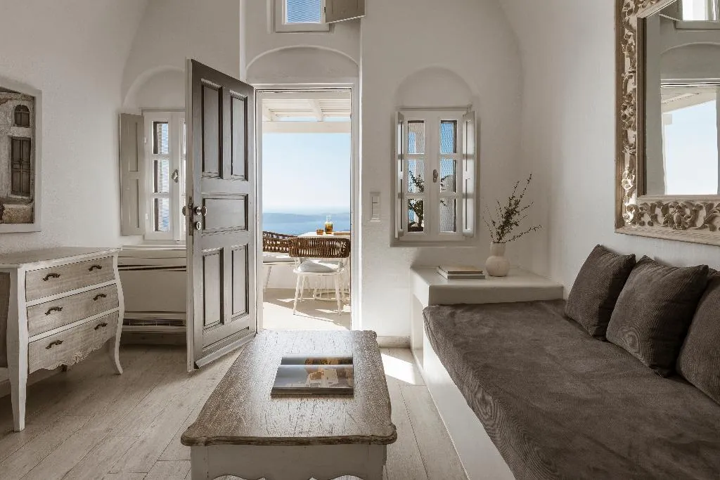 JUNIOR SUITE STANDARD Room, Aqua Luxury Suites, Santorini