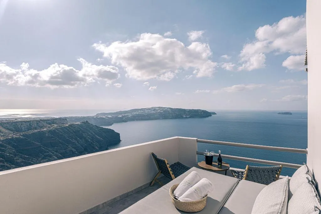 DOUBLE WITH JACUZZI Room, Grand View Hotel, Santorini