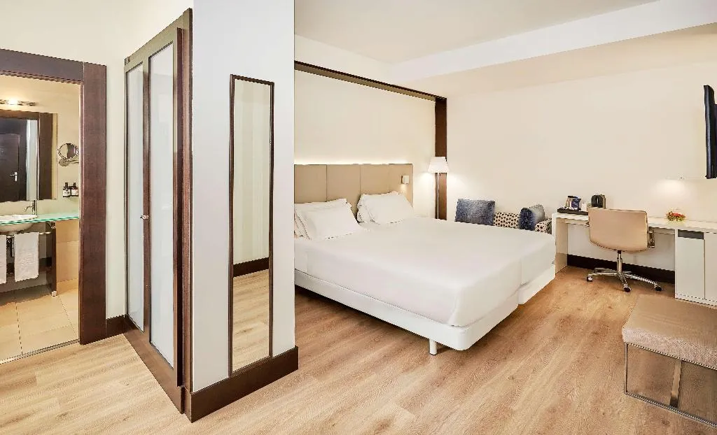 DOUBLE SUPERIOR Room, NH Madrid Lagasca, Madrid