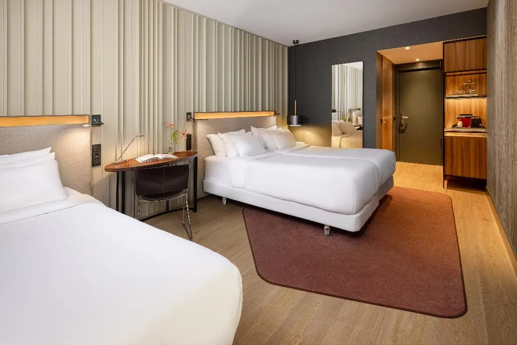 TRIPLE SUPERIOR Room, NH Collection Amsterdam Flower Market, Amsterdam