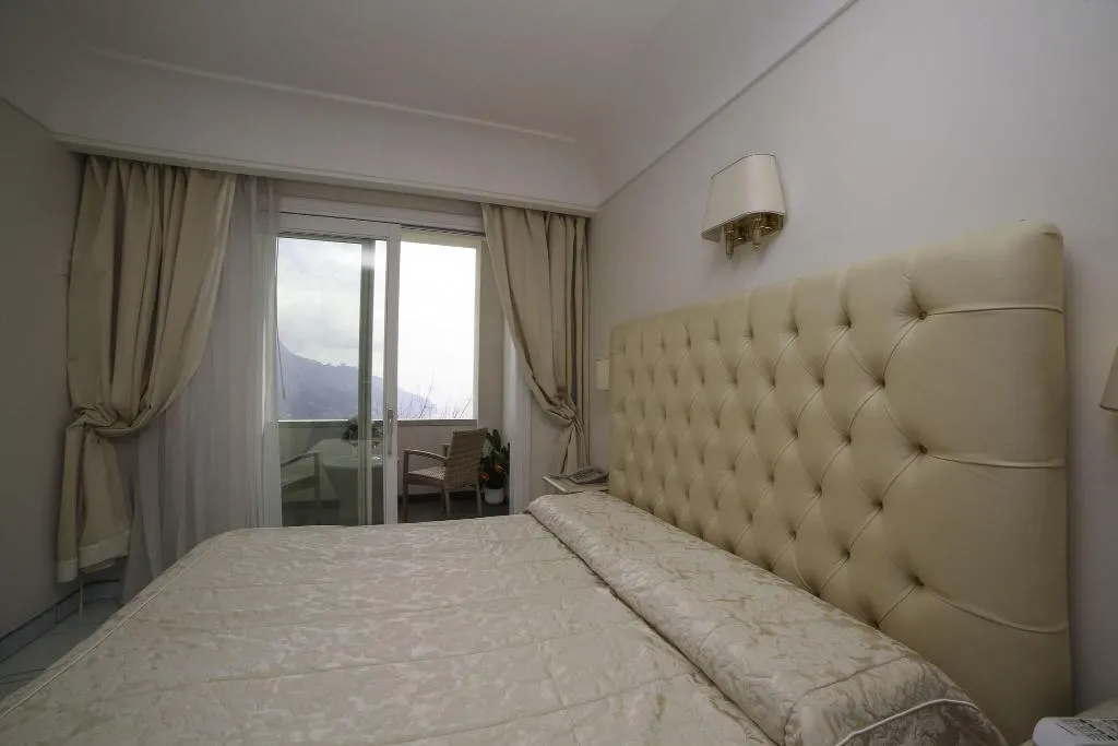 DOUBLE QUEEN SIZE BED Room, Hotel Villa Fraulo, Naples