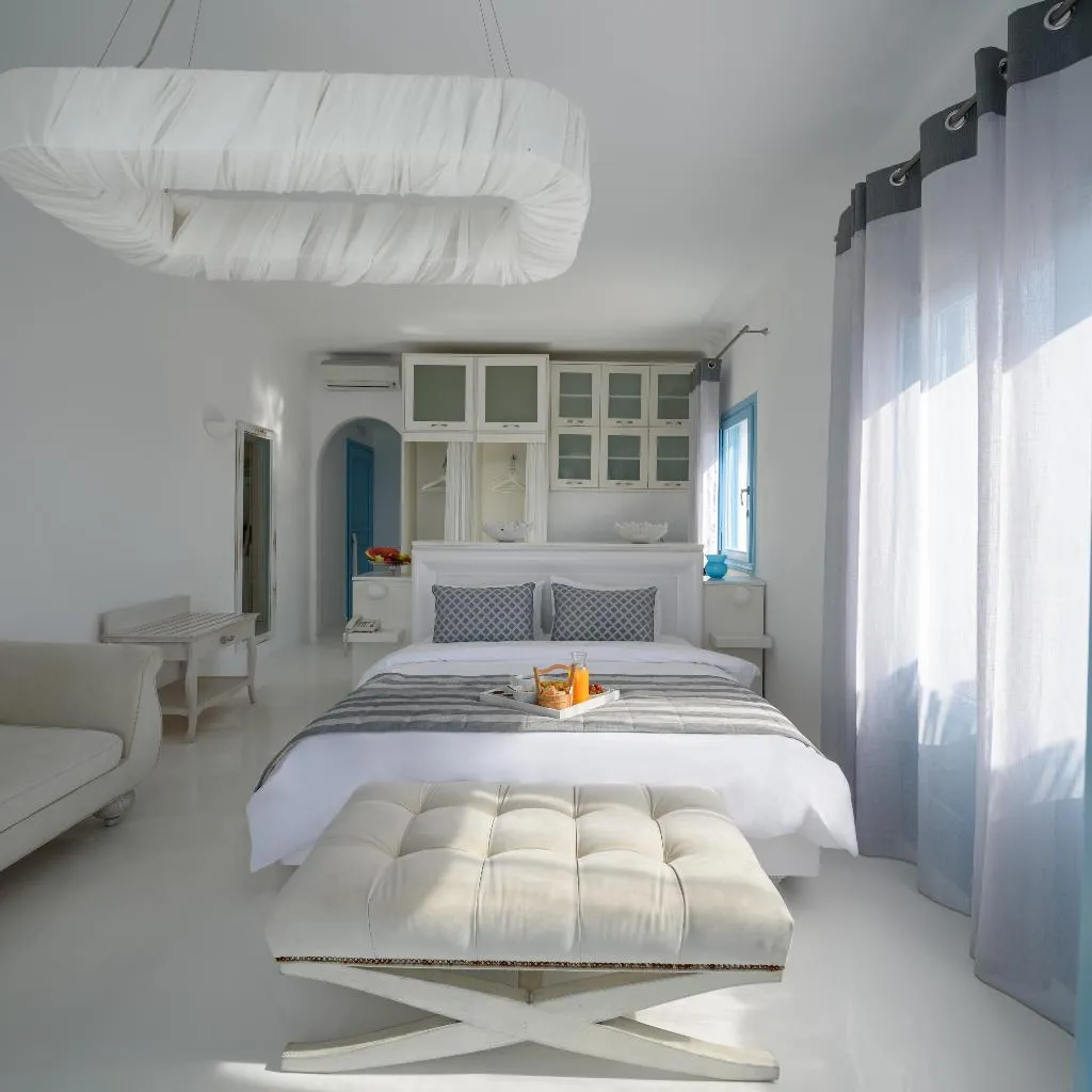 SUITE DELUXE WITH JACUZZI Room, Kalestesia Suites, Santorini