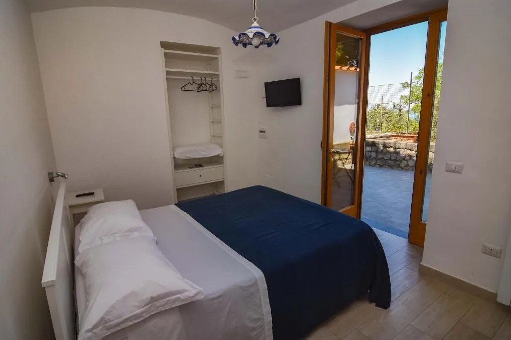 Room, Villa Mariagiovanna, Naples